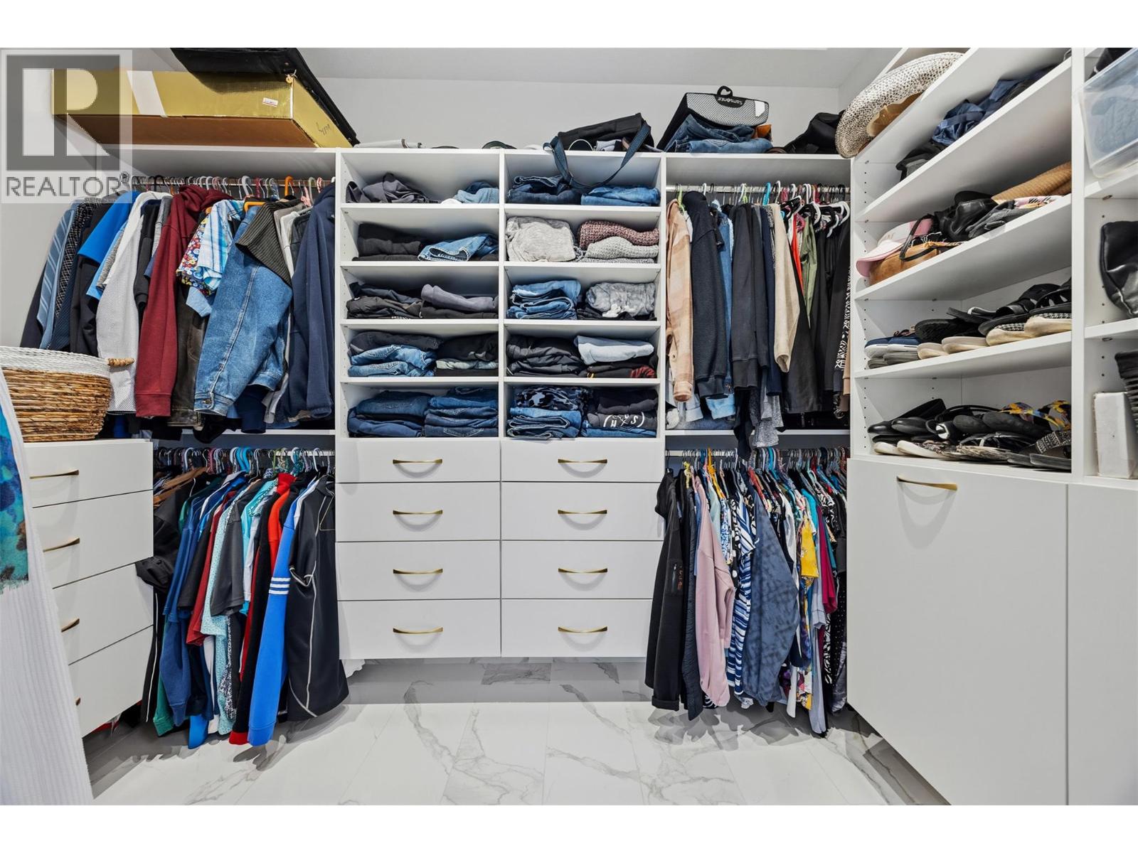  9438 Ledgestone Road, Lake Country