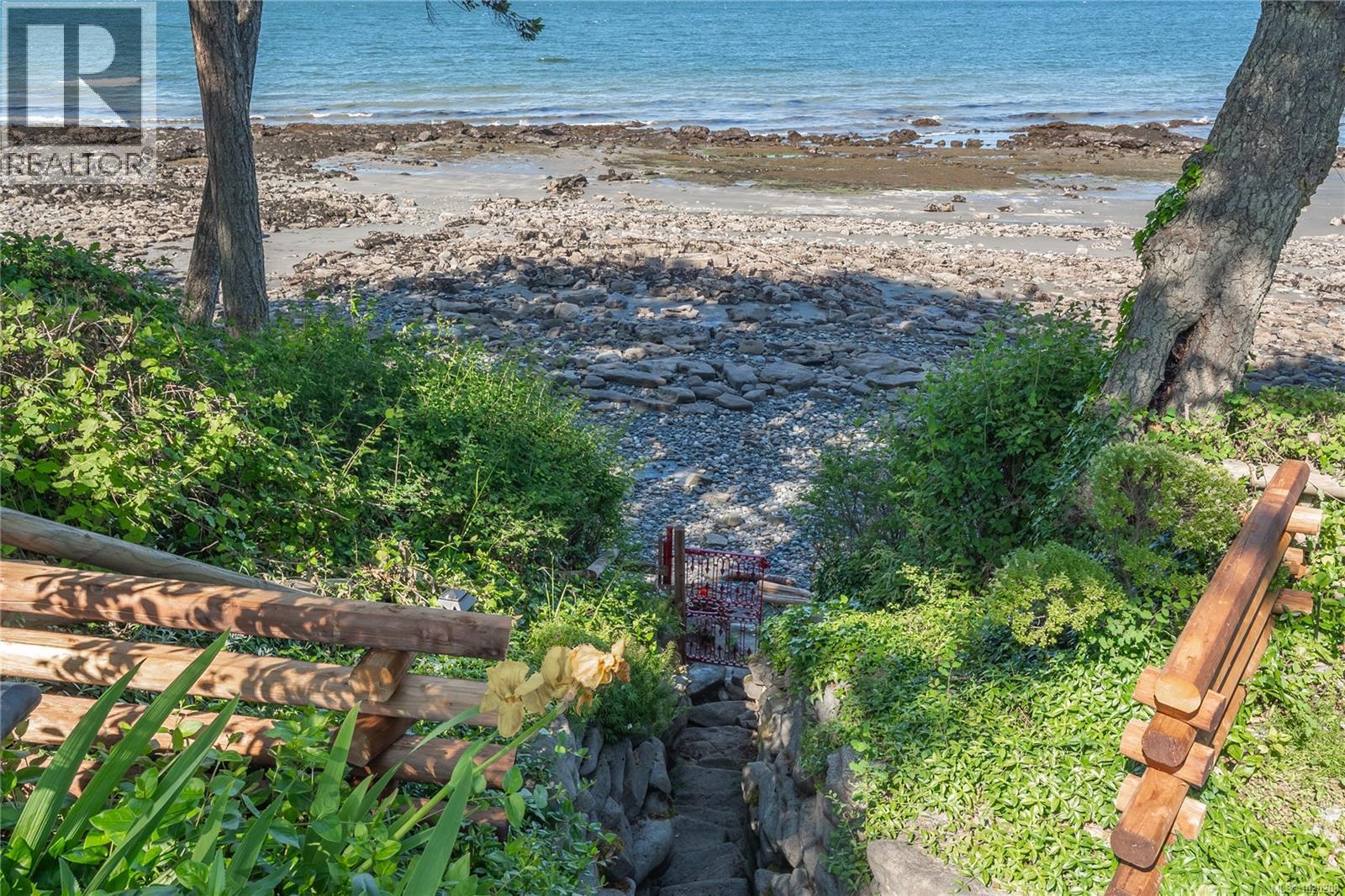 1664 Queequeg Trnabt, Gabriola Island