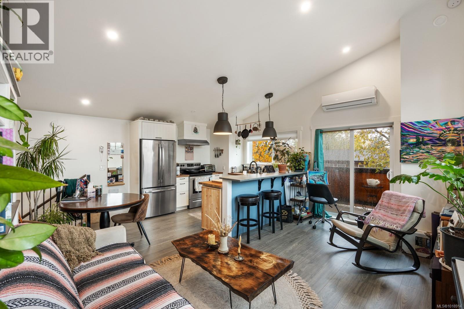 3328 Third St, Cumberland