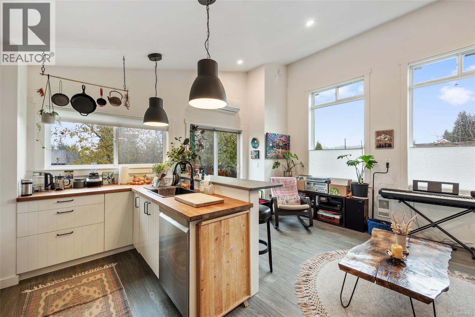 3328 Third St, Cumberland