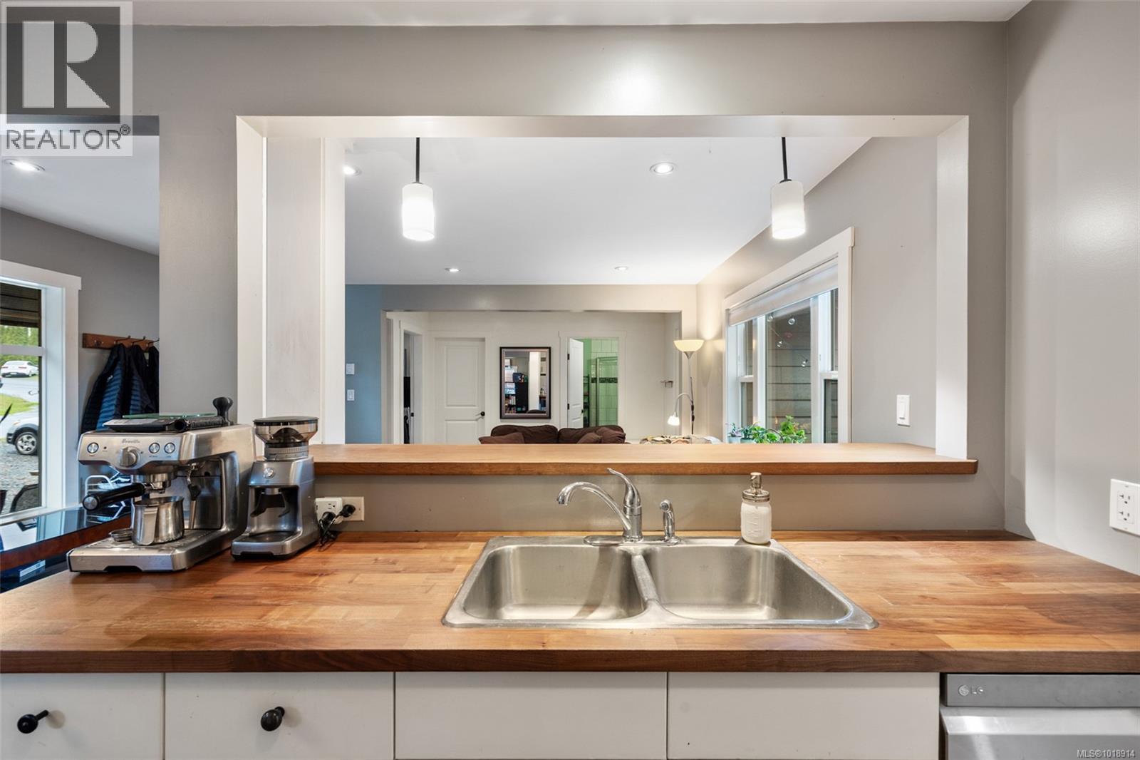 3328 Third St, Cumberland