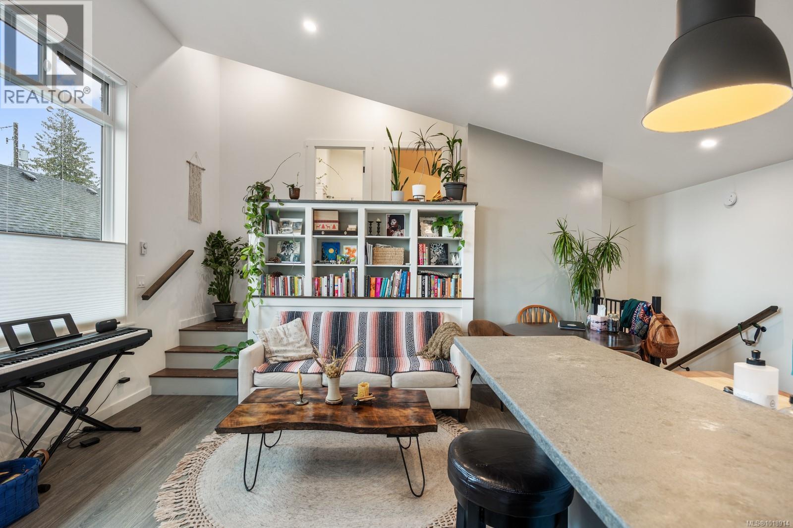 3328 Third St, Cumberland