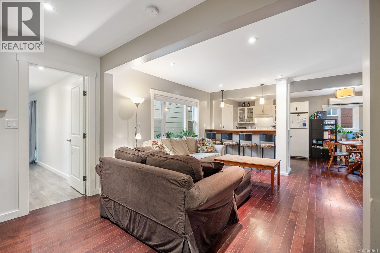 3328 Third St, Cumberland