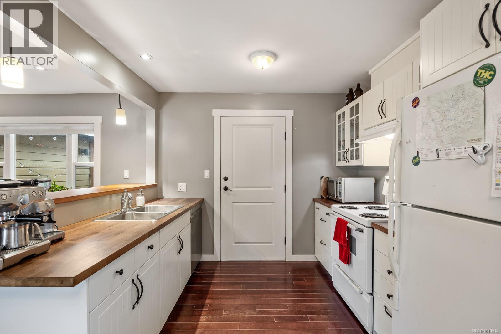 3328 Third St, Cumberland