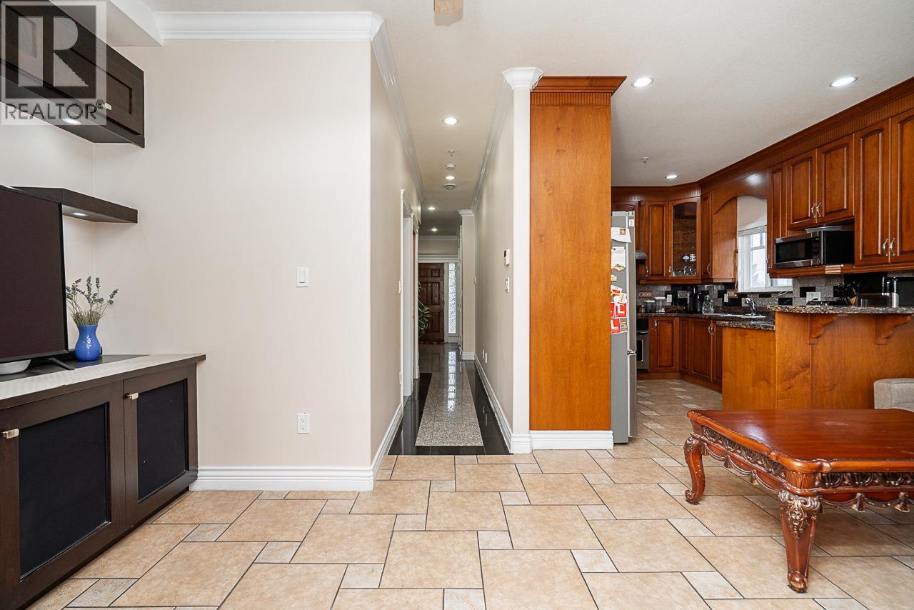 528 SIXTEEN STREET, New Westminster