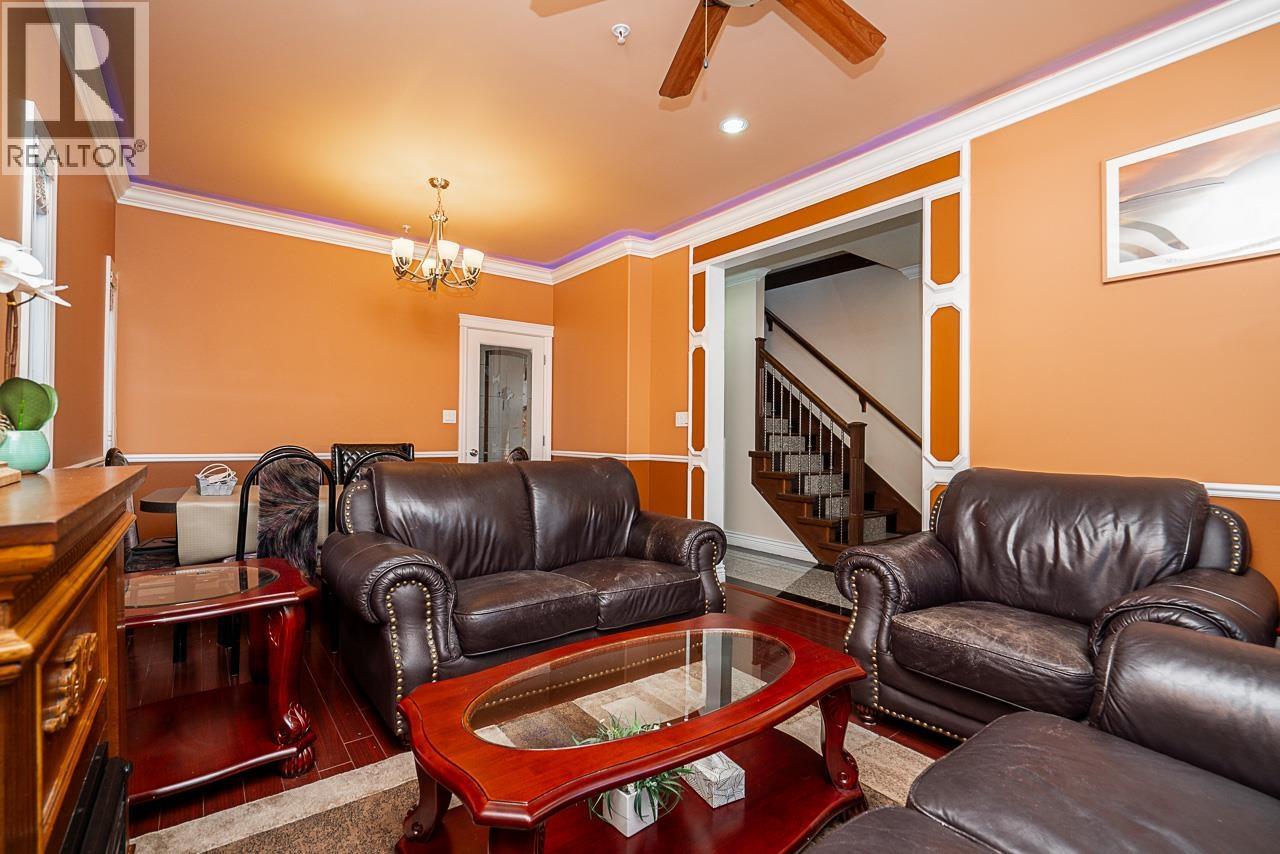 528 SIXTEEN STREET, New Westminster