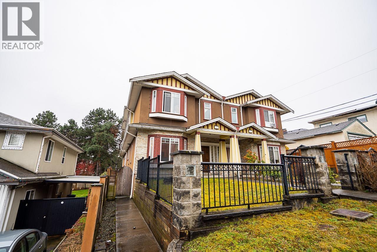 528 SIXTEEN STREET, New Westminster