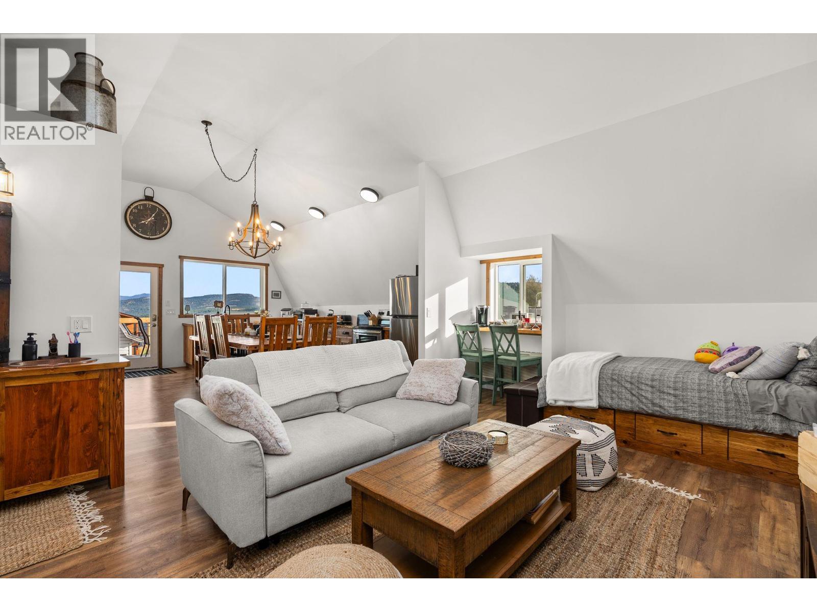 4520 Highway 3, Rock Creek