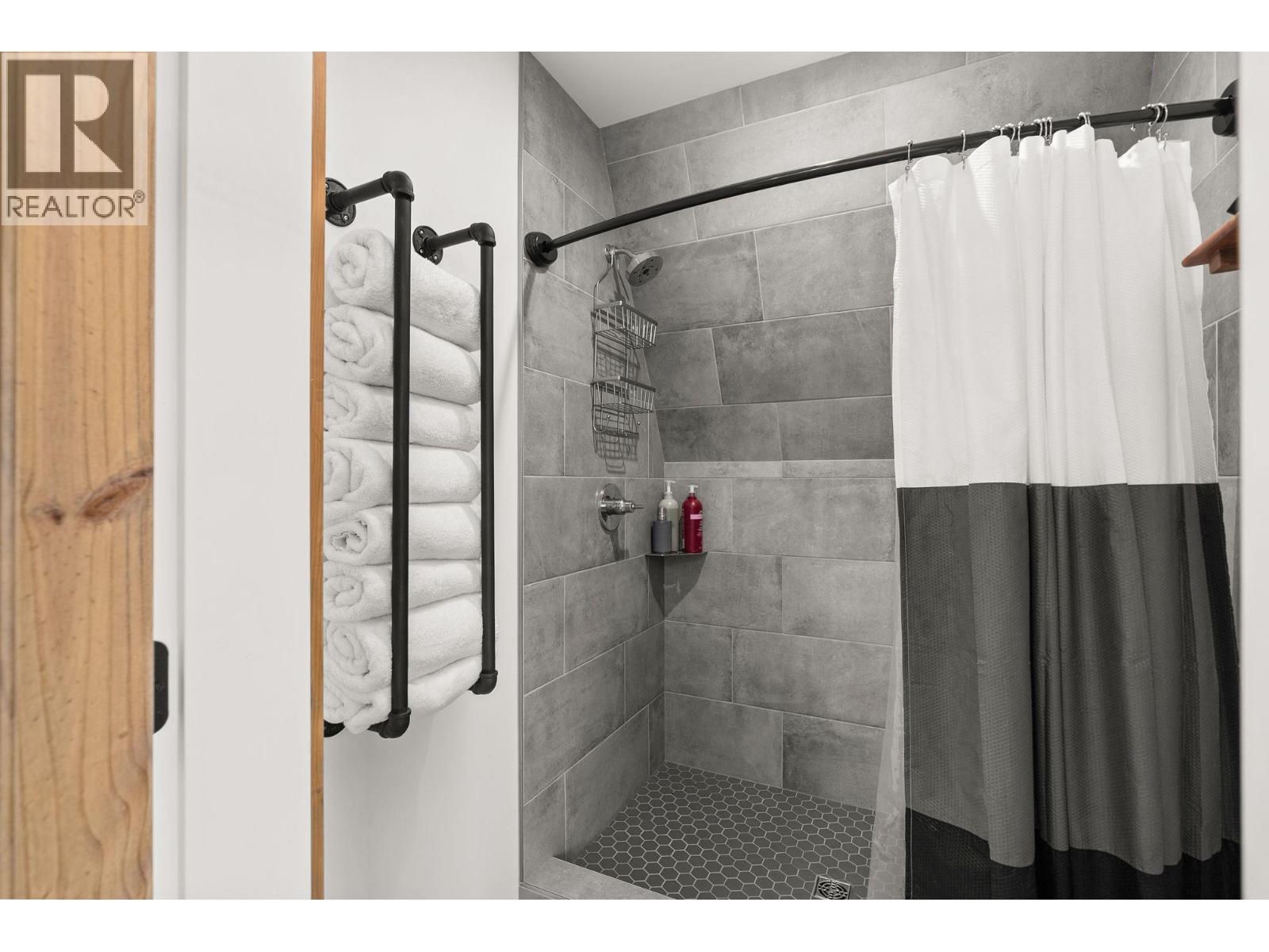 4520 Highway 3, Rock Creek