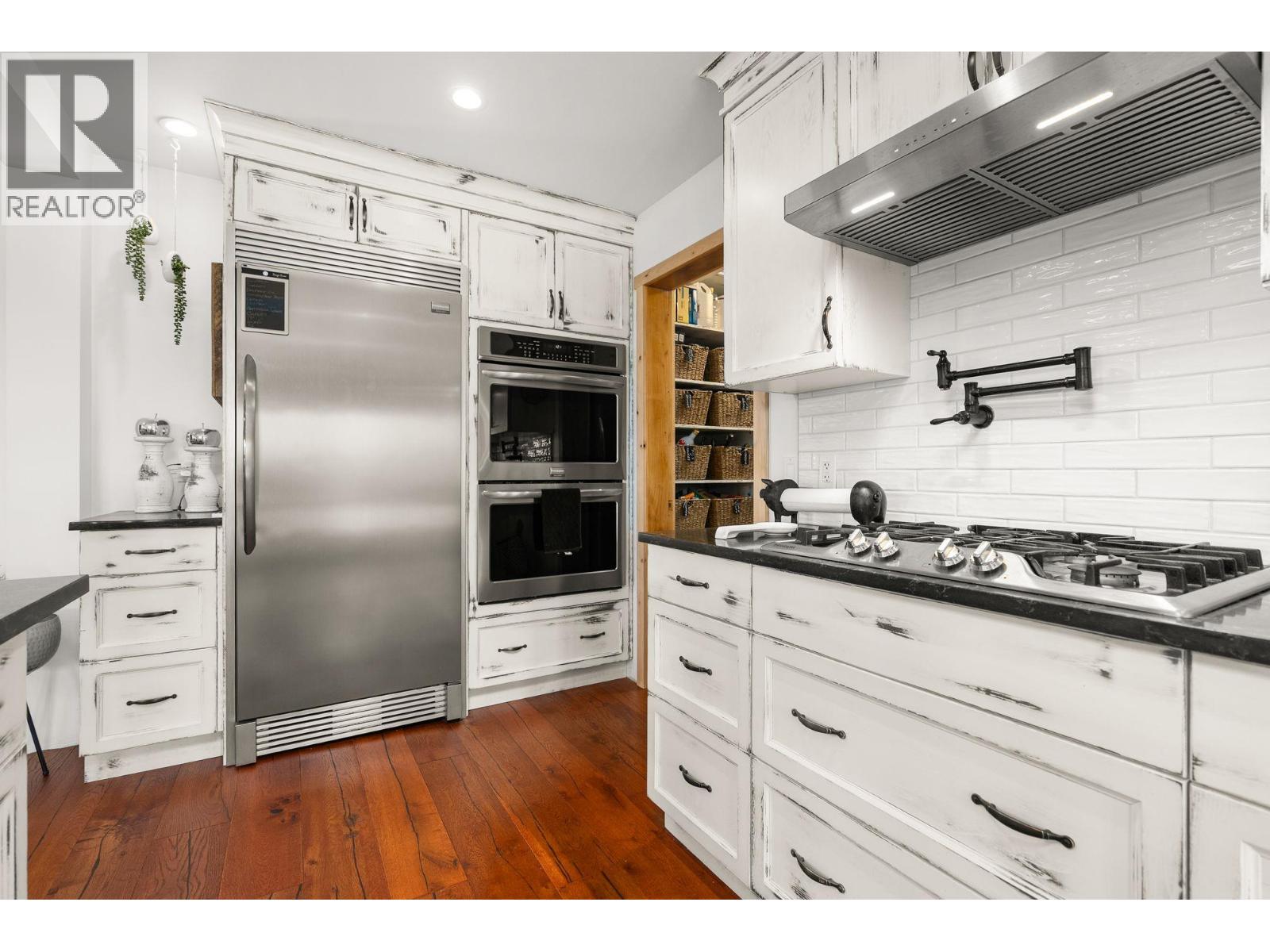 4520 Highway 3, Rock Creek