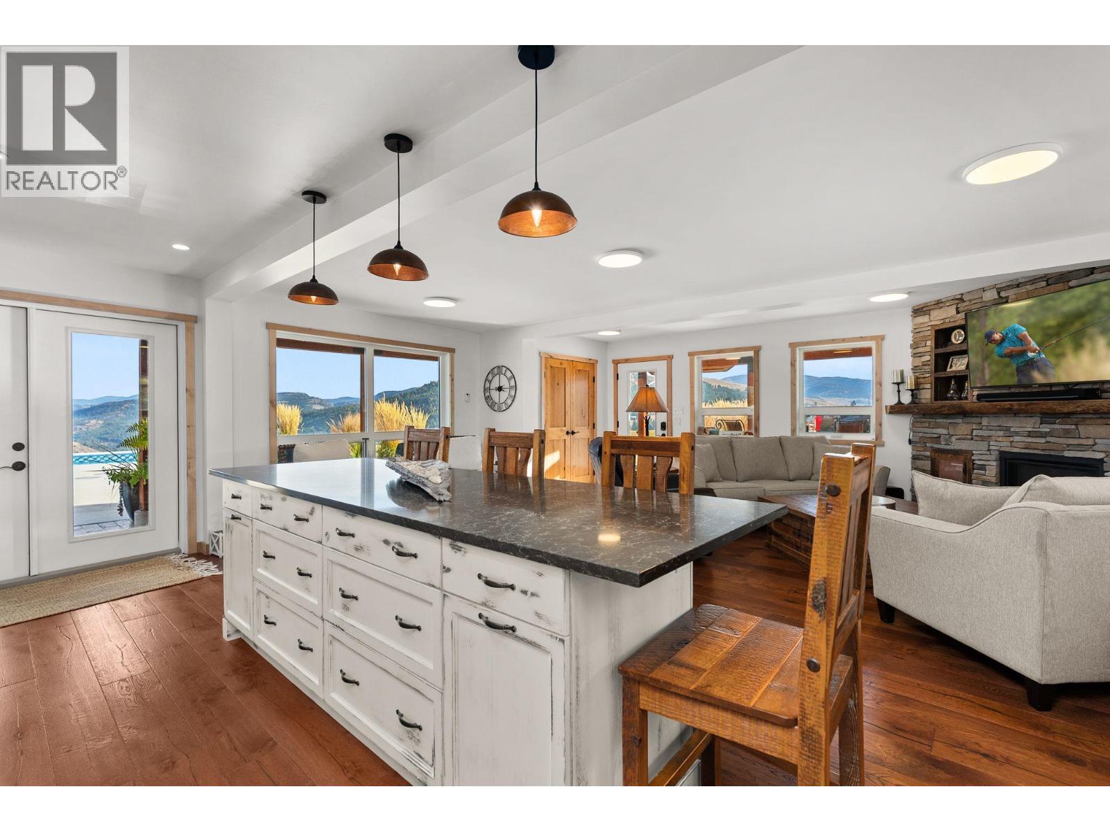 4520 Highway 3, Rock Creek