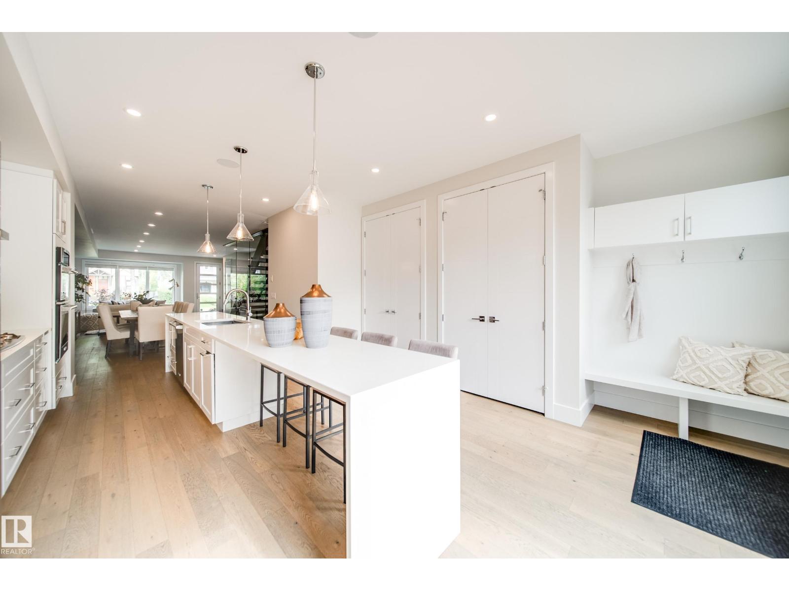 14005 105 AV NW, Edmonton