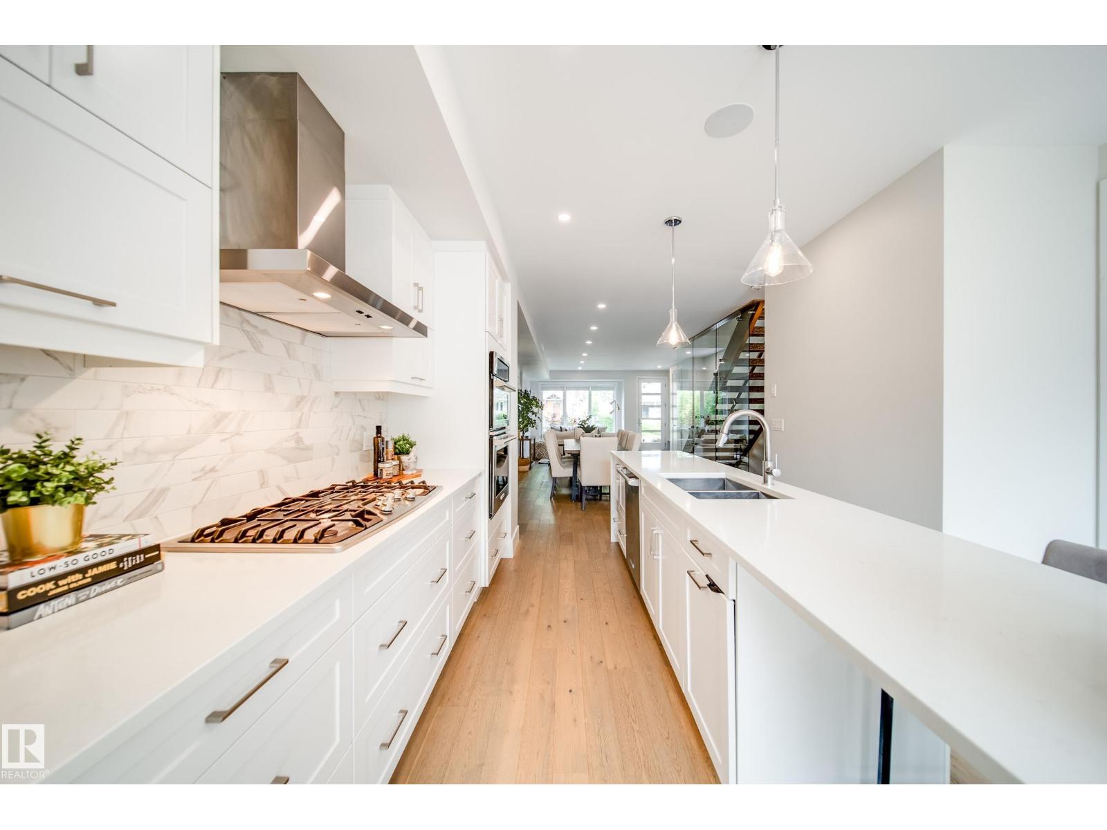 14005 105 AV NW, Edmonton