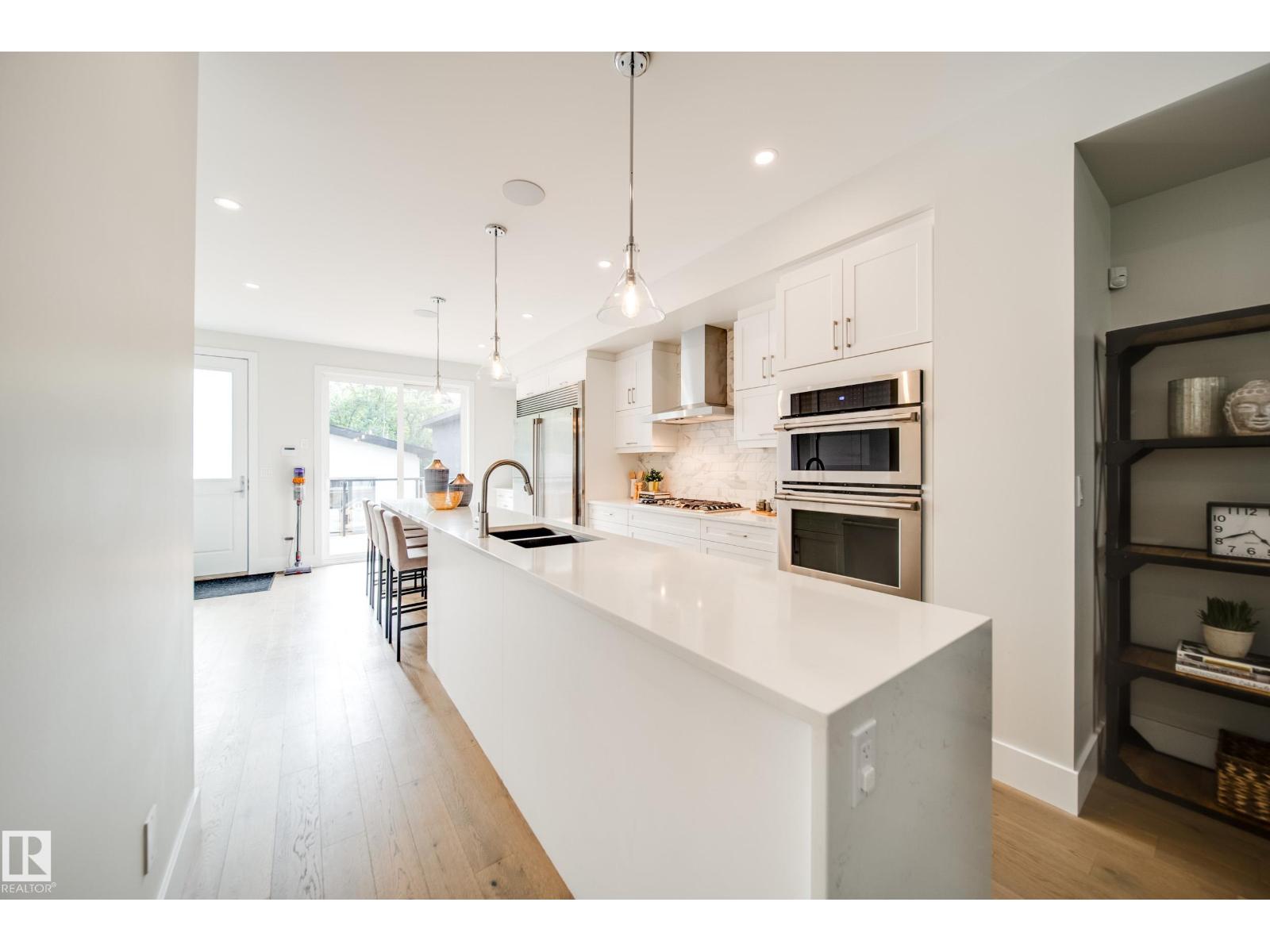 14005 105 AV NW, Edmonton