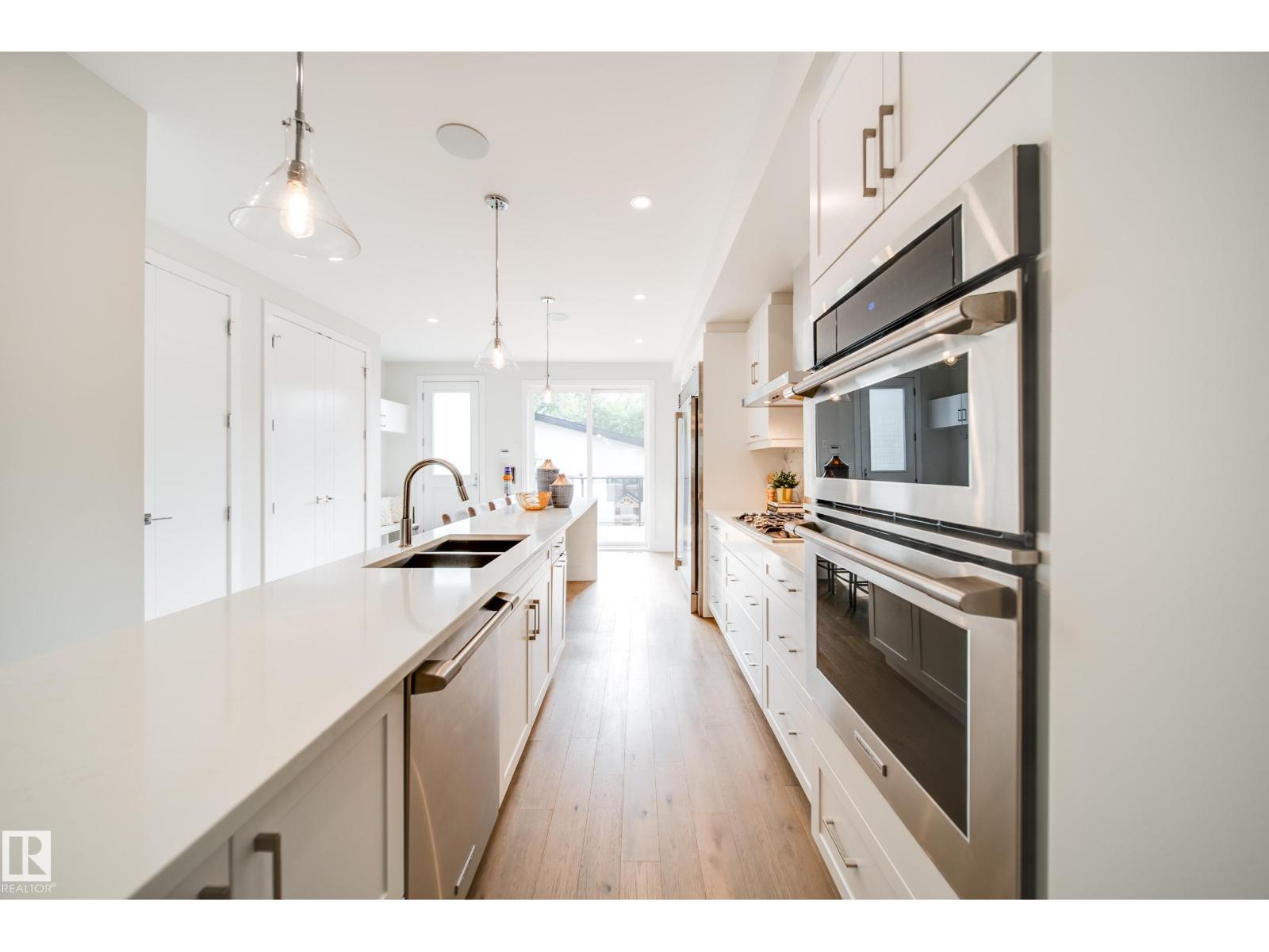 14005 105 AV NW, Edmonton