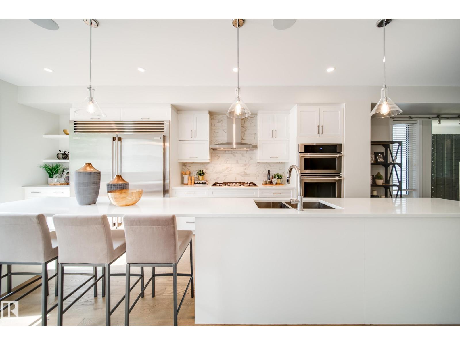 14005 105 AV NW, Edmonton