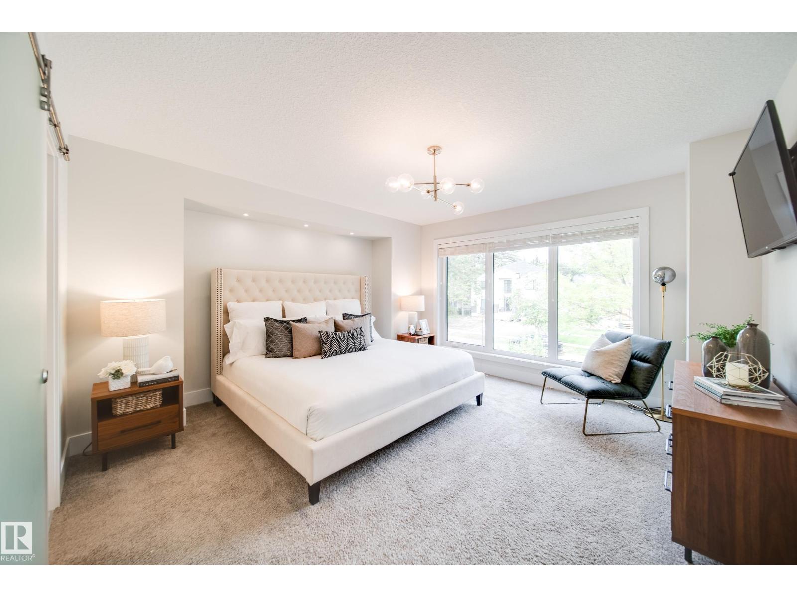 14005 105 AV NW, Edmonton