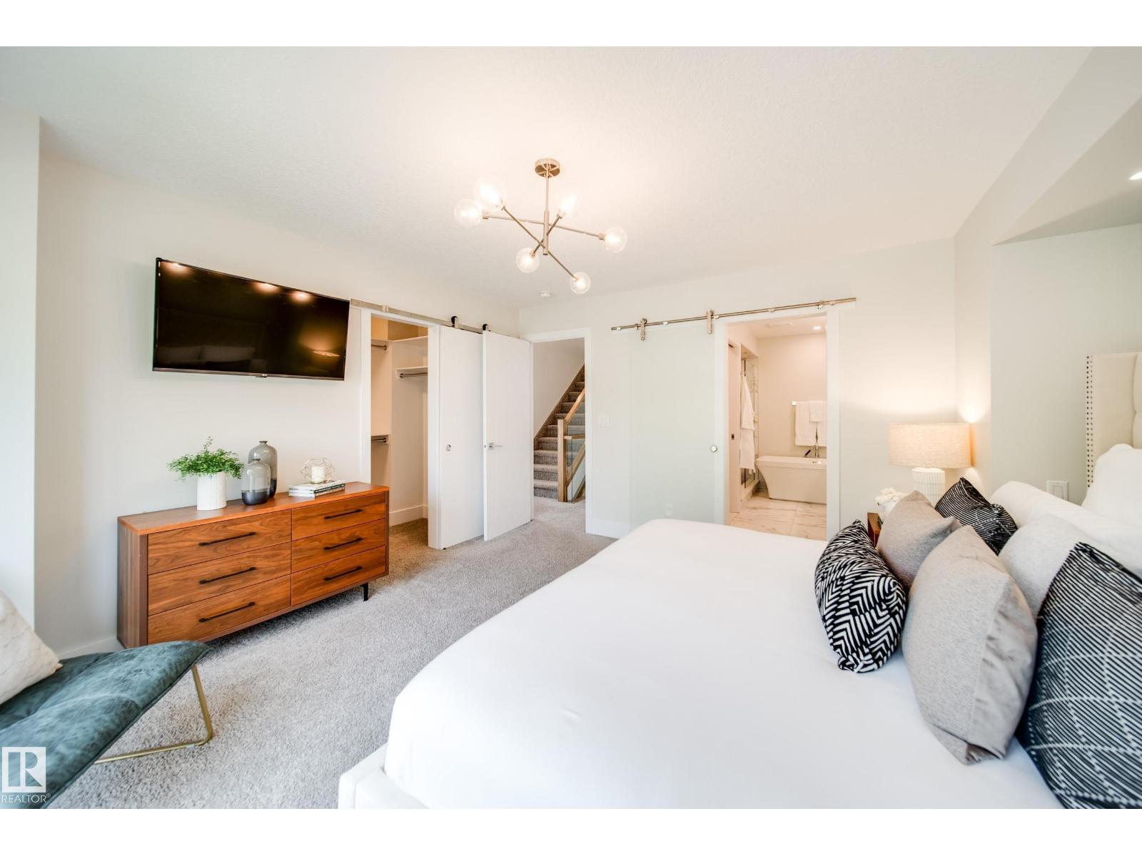 14005 105 AV NW, Edmonton