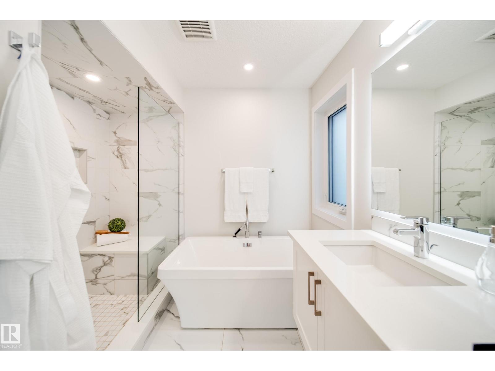 14005 105 AV NW, Edmonton