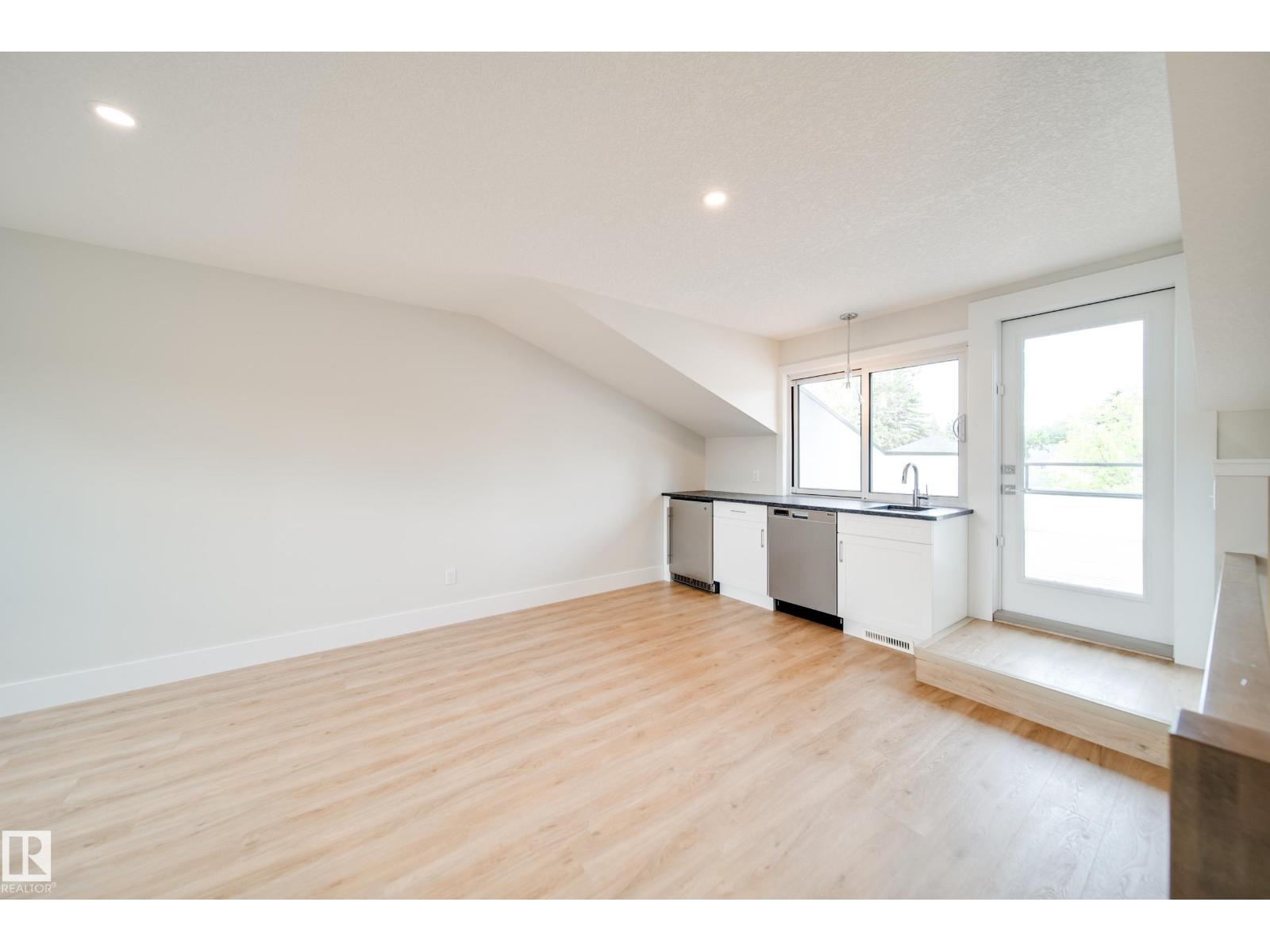 14005 105 AV NW, Edmonton