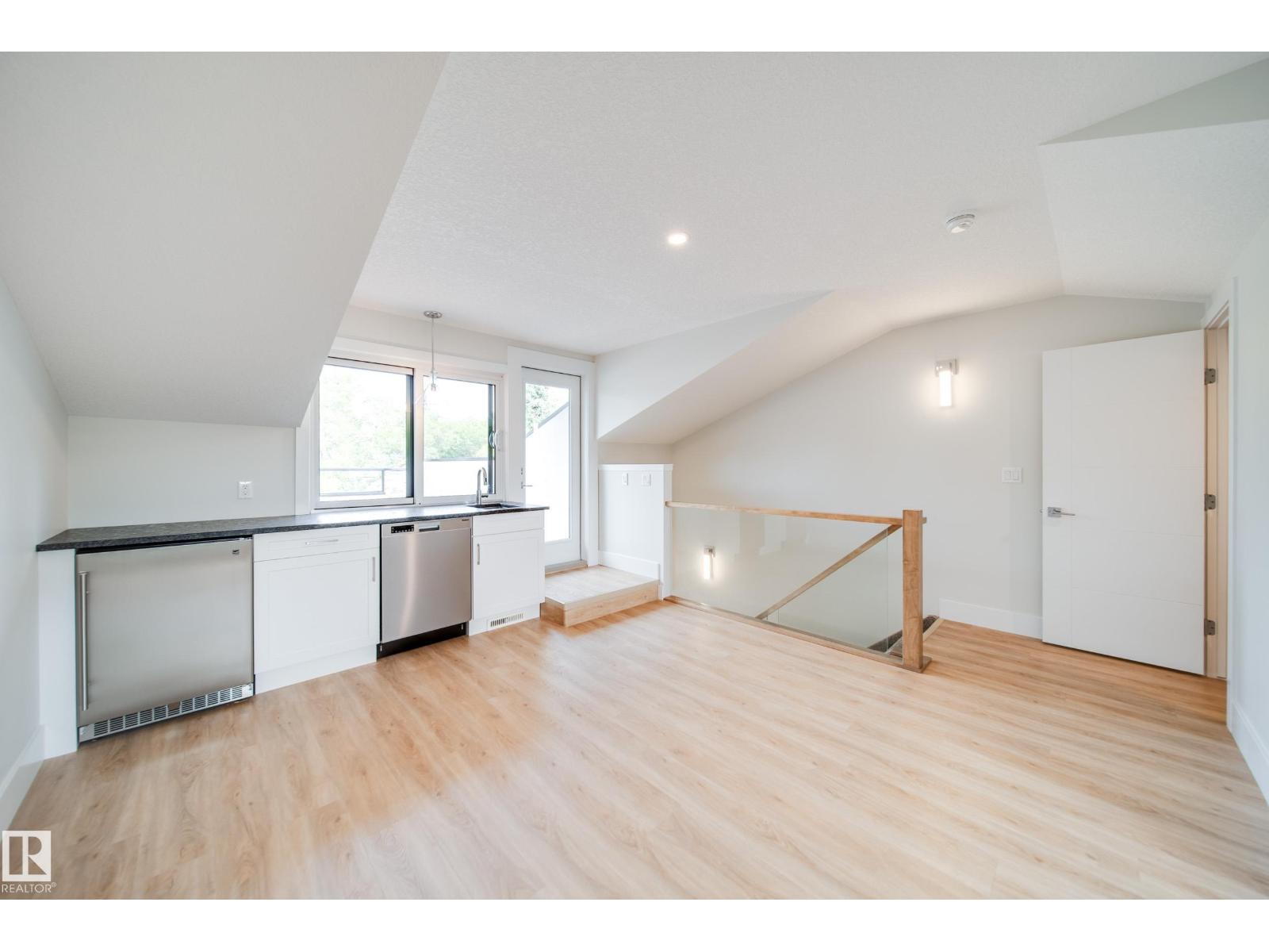 14005 105 AV NW, Edmonton