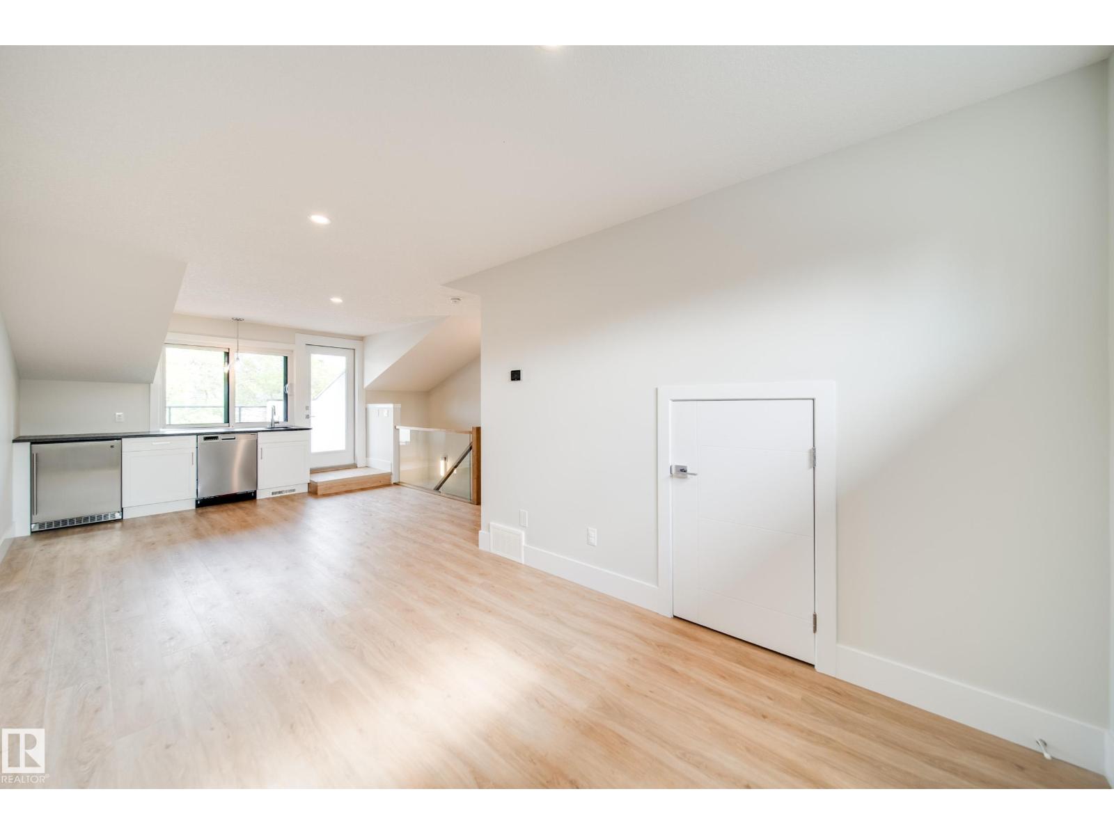 14005 105 AV NW, Edmonton