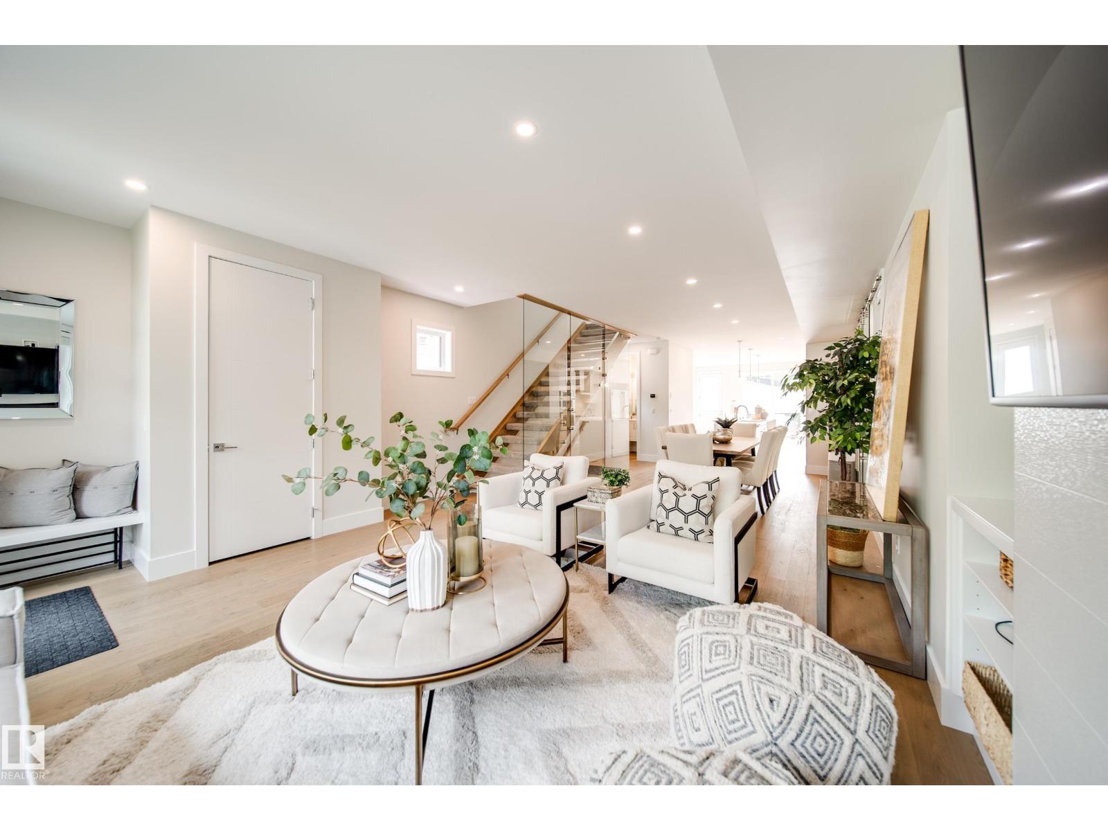 14005 105 AV NW, Edmonton