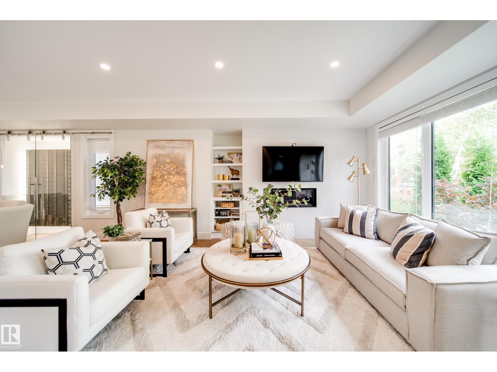 14005 105 AV NW, Edmonton