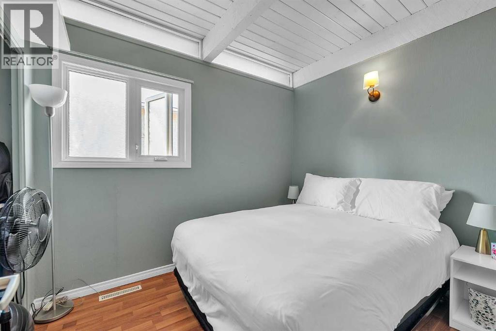 Single Family House Bungalow for Sale in  Hilton Avenue NW Highwood Calgary 