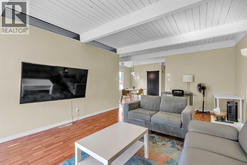 Single Family House Bungalow for Sale in  Hilton Avenue NW Highwood Calgary 