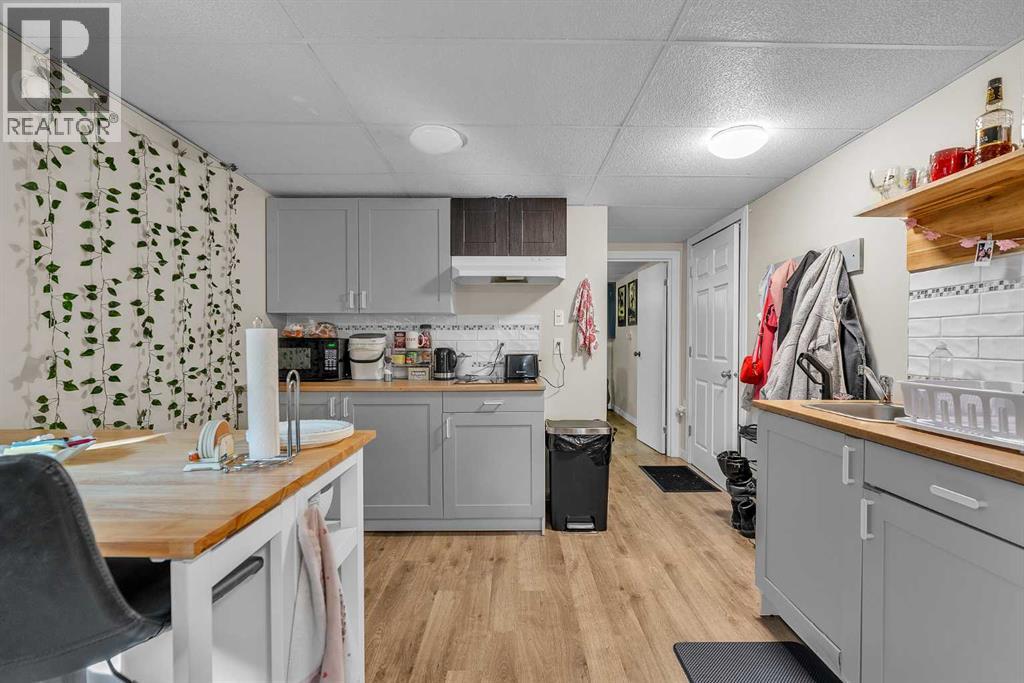 Single Family House Bungalow for Sale in  Hilton Avenue NW Highwood Calgary 