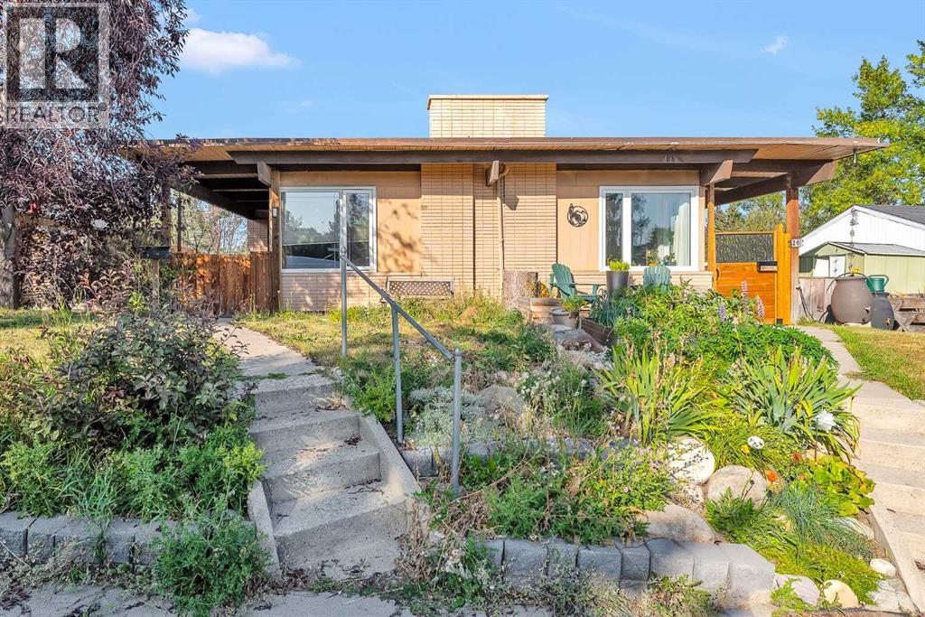 Single Family House Bungalow for Sale in  Hilton Avenue NW Highwood Calgary 