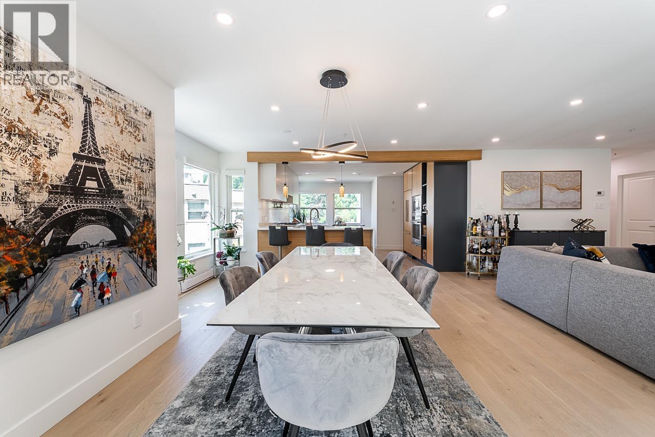 11 2425 EDGEMONT BOULEVARD, North Vancouver