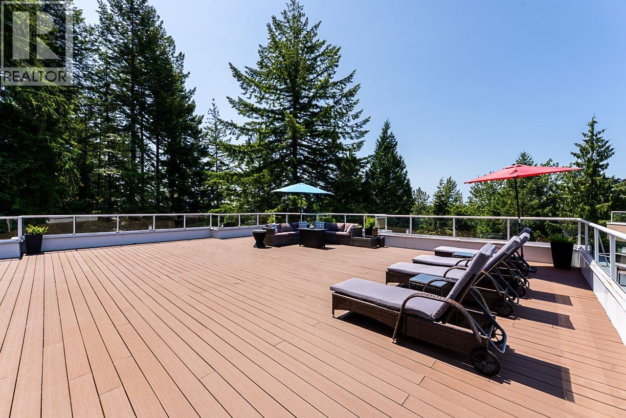 11 2425 EDGEMONT BOULEVARD, North Vancouver