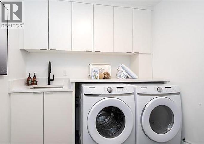 11 2425 EDGEMONT BOULEVARD, North Vancouver