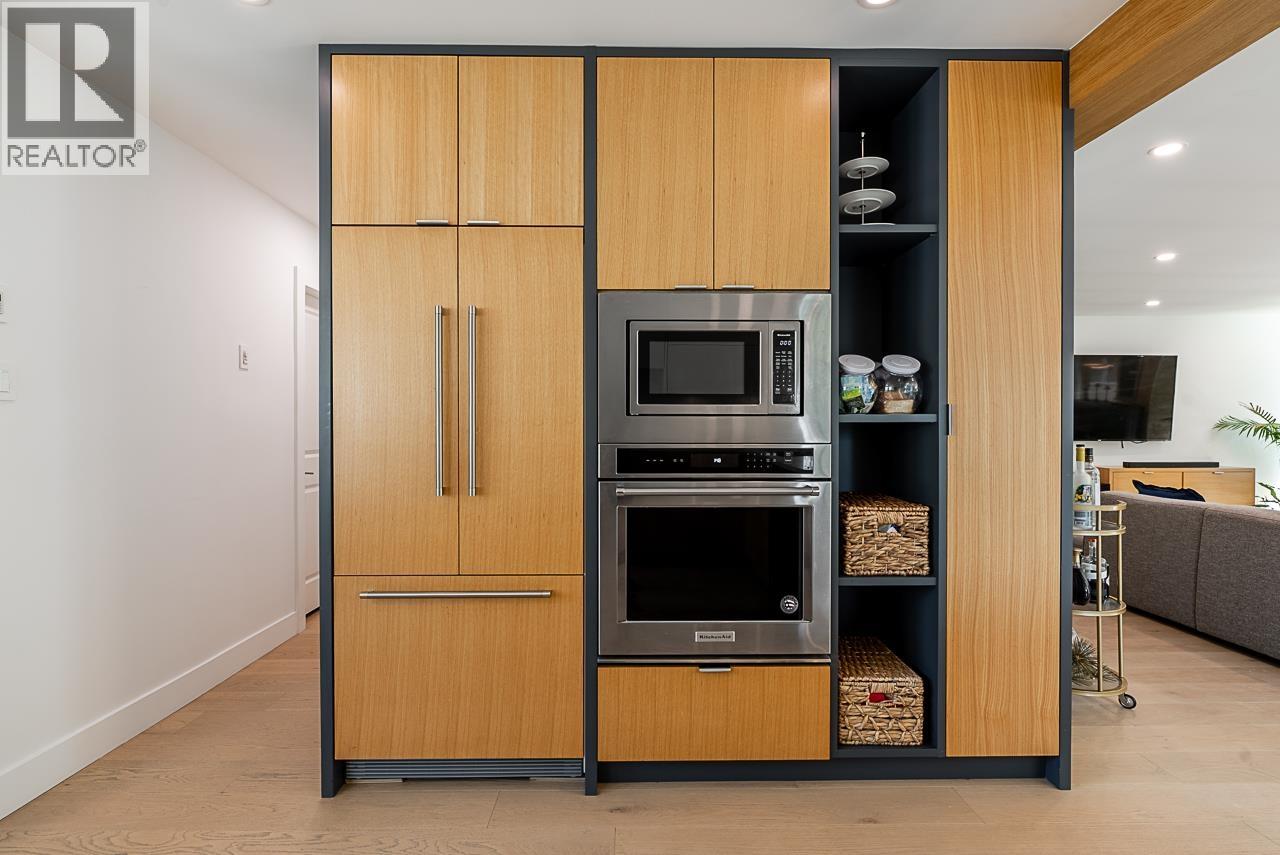 11 2425 EDGEMONT BOULEVARD, North Vancouver