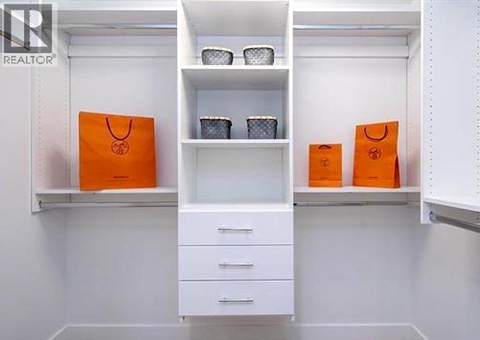 11 2425 EDGEMONT BOULEVARD, North Vancouver