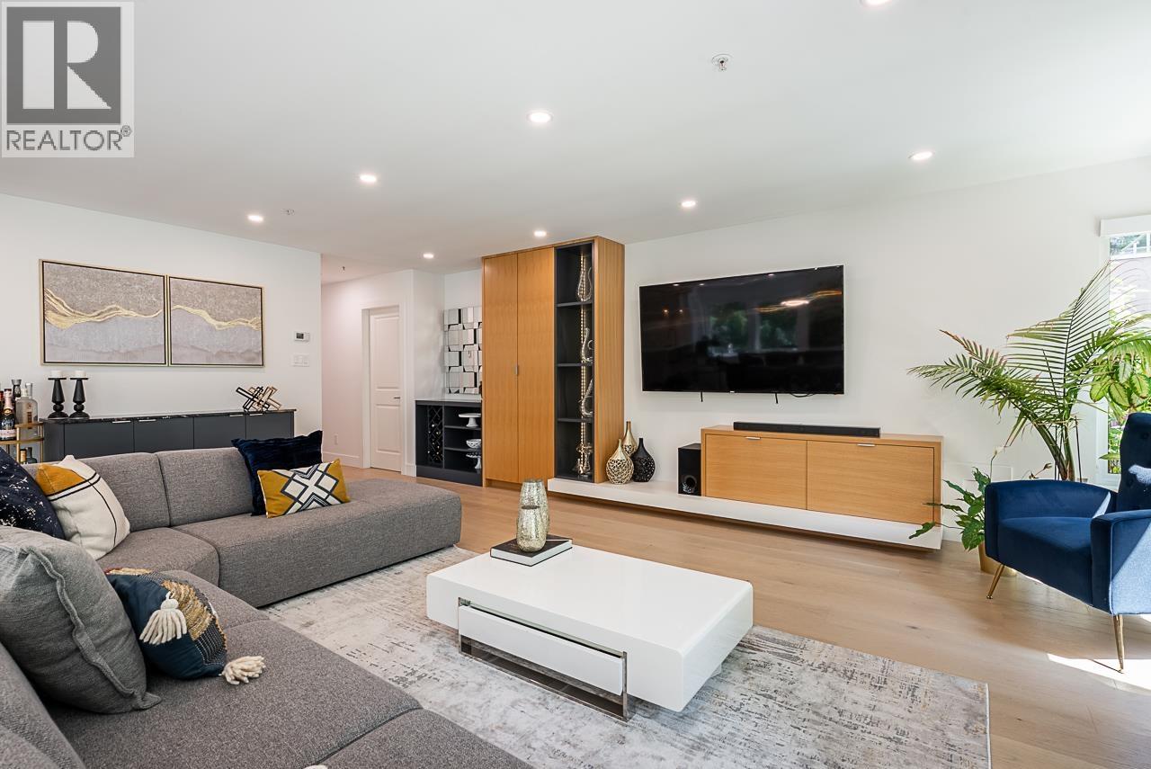 11 2425 EDGEMONT BOULEVARD, North Vancouver