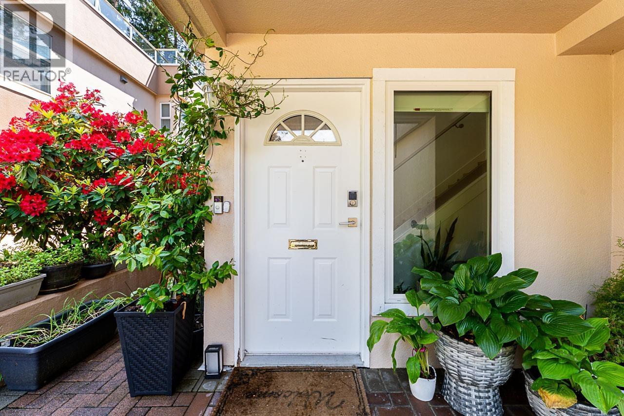 11 2425 EDGEMONT BOULEVARD, North Vancouver