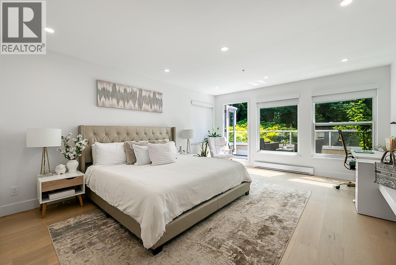 11 2425 EDGEMONT BOULEVARD, North Vancouver