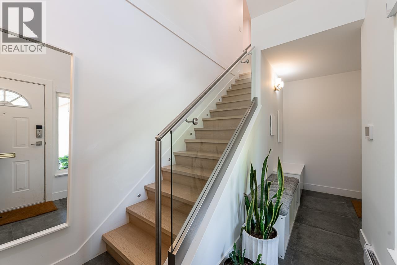 11 2425 EDGEMONT BOULEVARD, North Vancouver