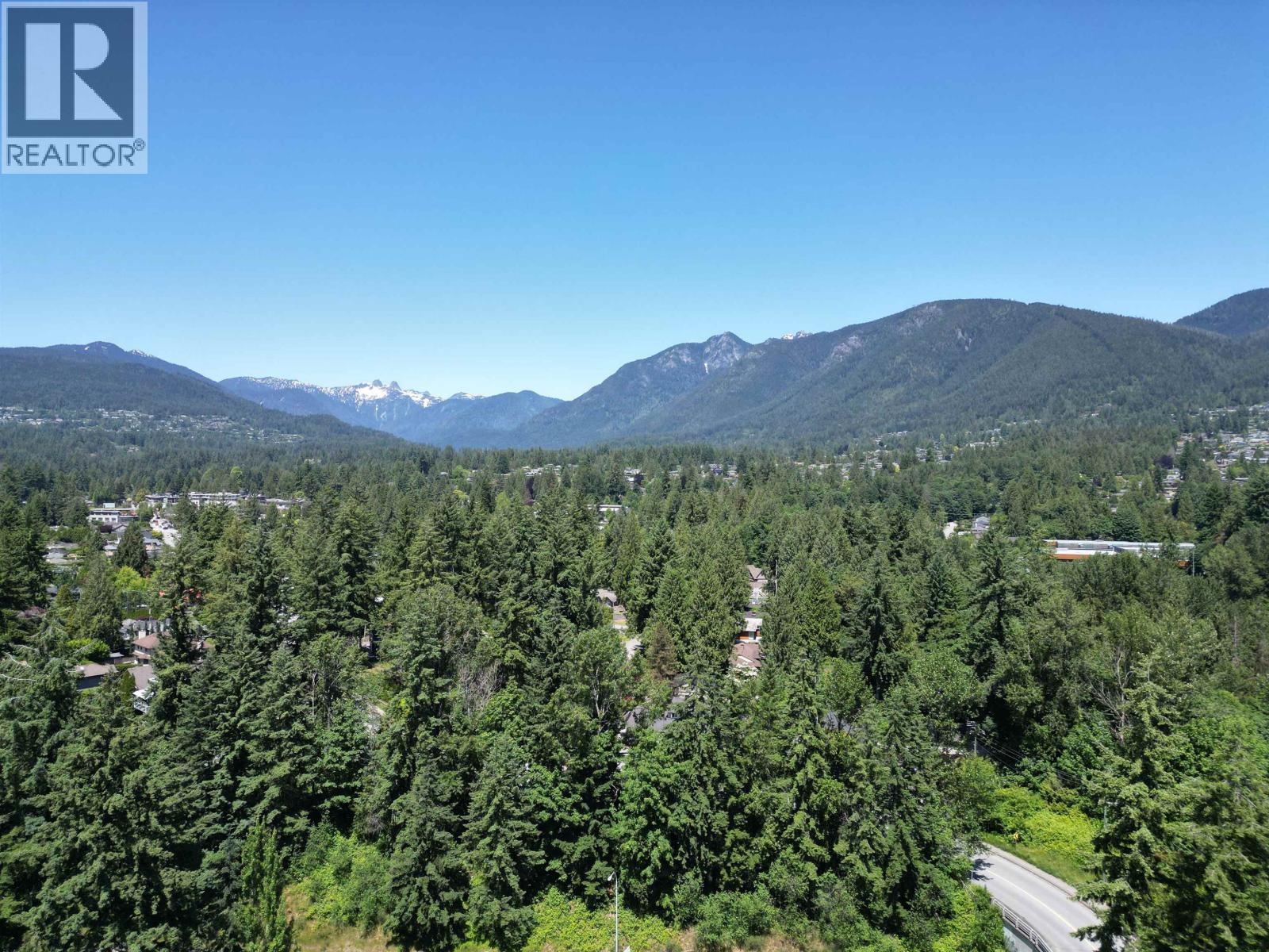 11 2425 EDGEMONT BOULEVARD, North Vancouver