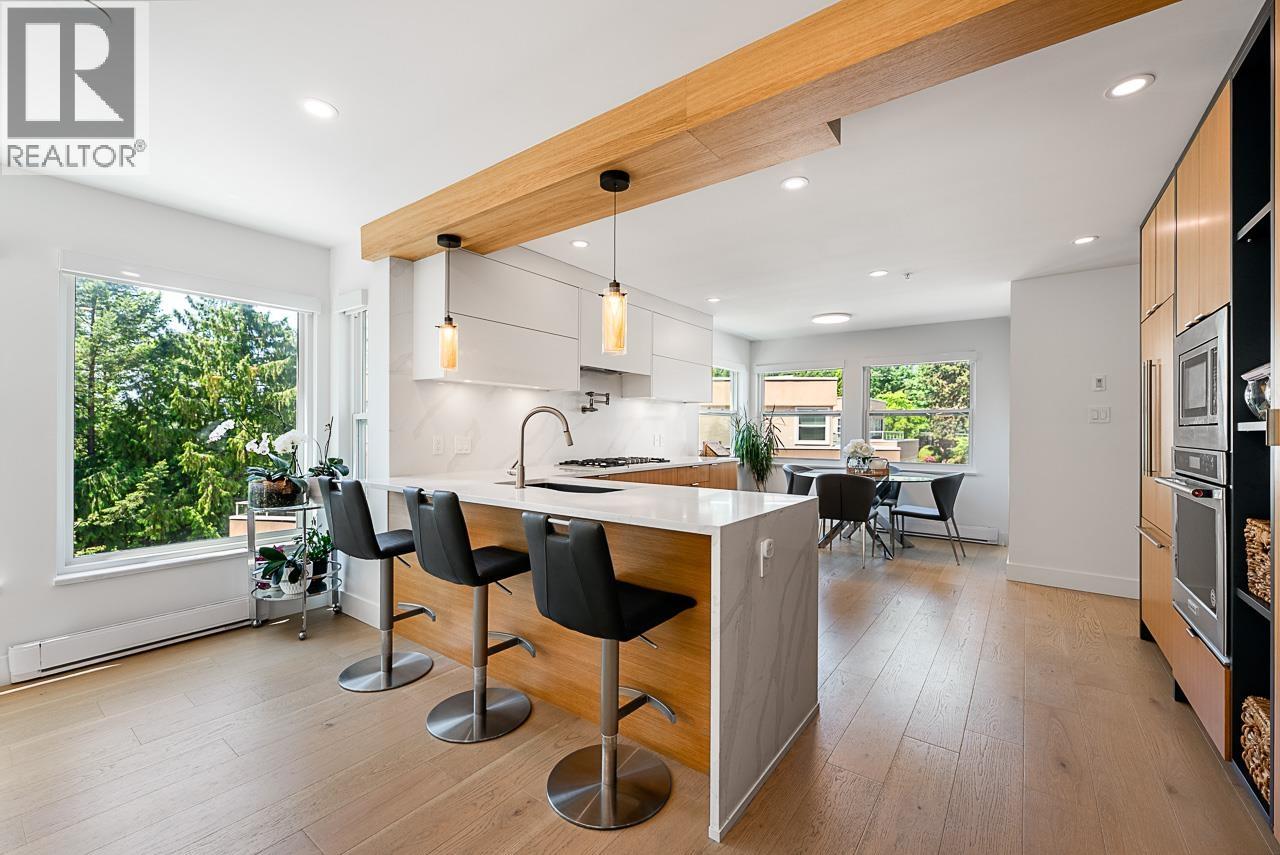 11 2425 EDGEMONT BOULEVARD, North Vancouver