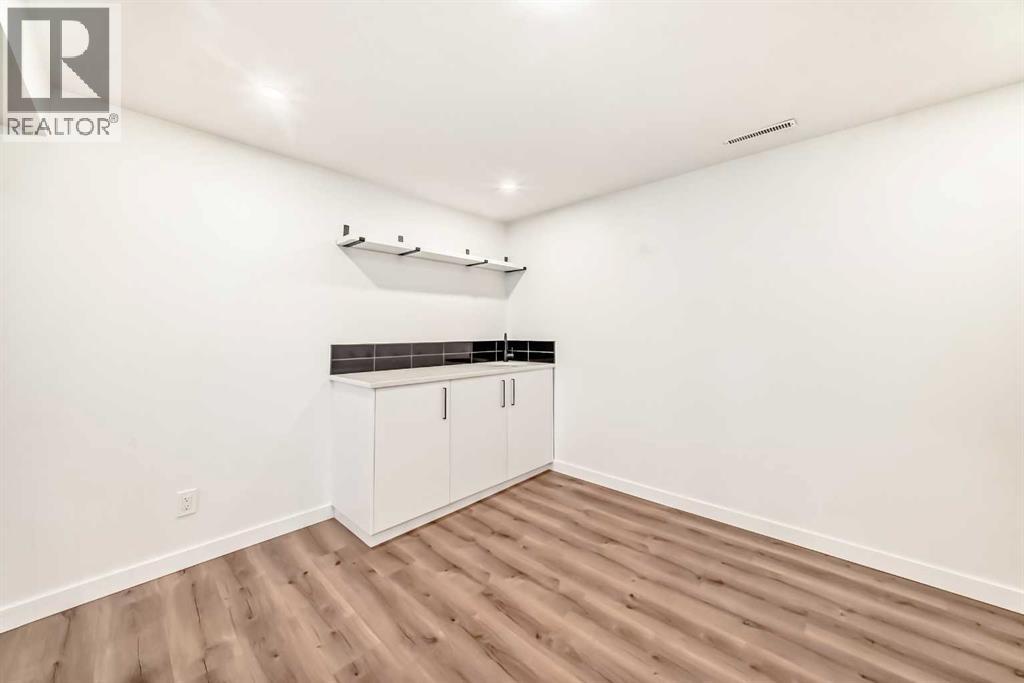 Single Family House Bi-level for Sale in  Fairmount Drive SE Acadia Calgary 