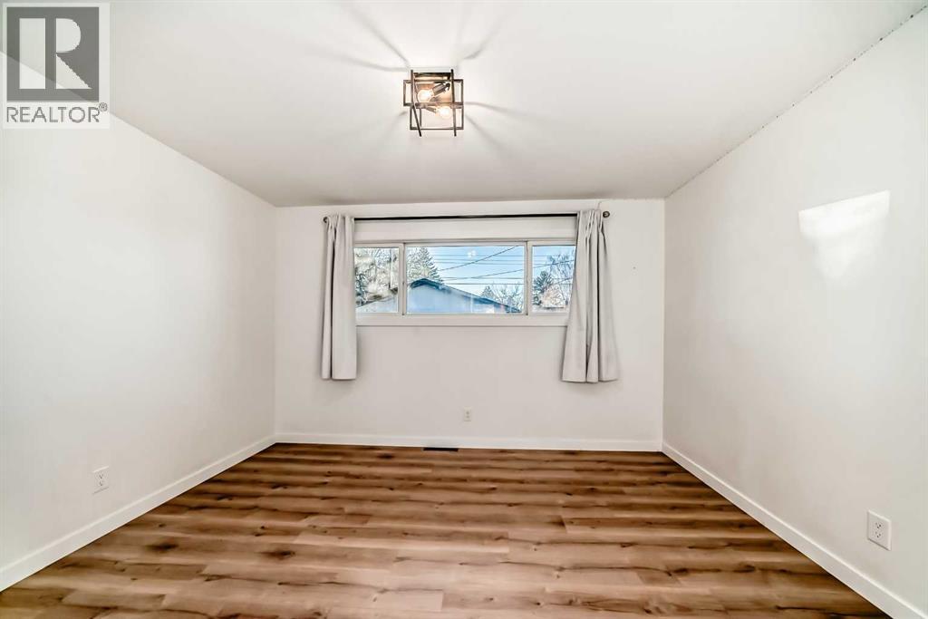 Single Family House Bi-level for Sale in  Fairmount Drive SE Acadia Calgary 