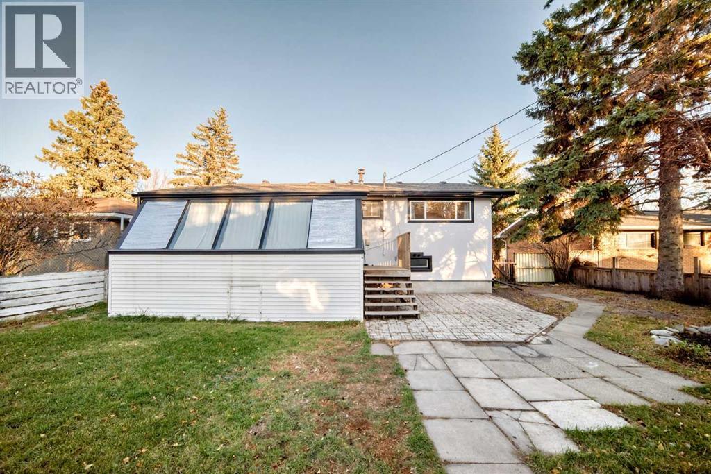 Single Family House Bi-level for Sale in  Fairmount Drive SE Acadia Calgary 