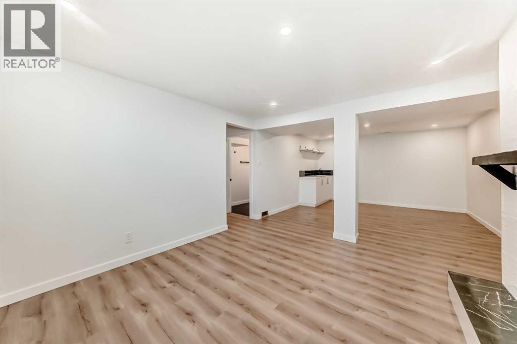 Single Family House Bi-level for Sale in  Fairmount Drive SE Acadia Calgary 