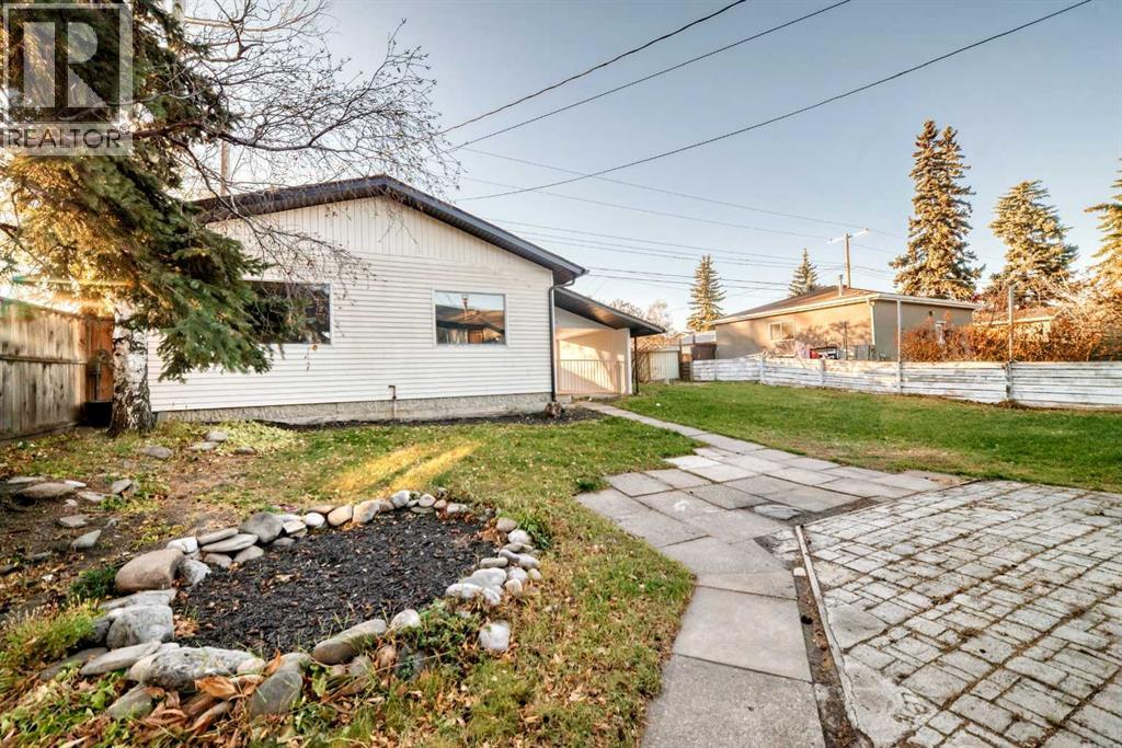 Single Family House Bi-level for Sale in  Fairmount Drive SE Acadia Calgary 