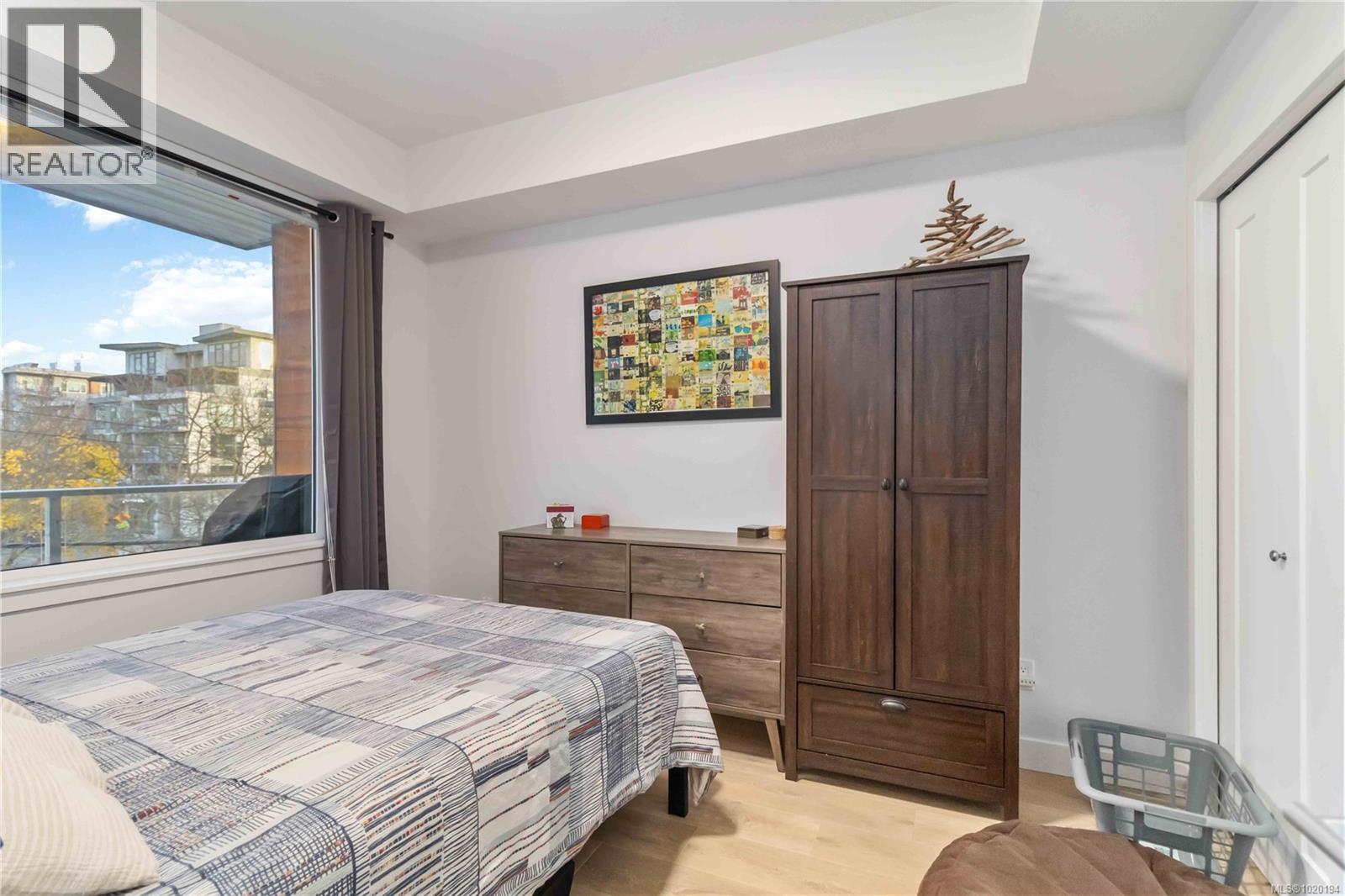 302 9864 Fourth Street, Sidney