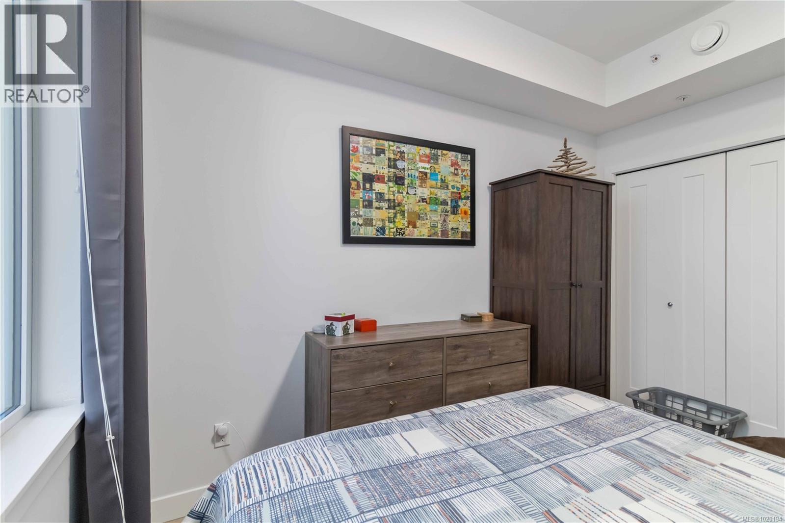 302 9864 Fourth Street, Sidney